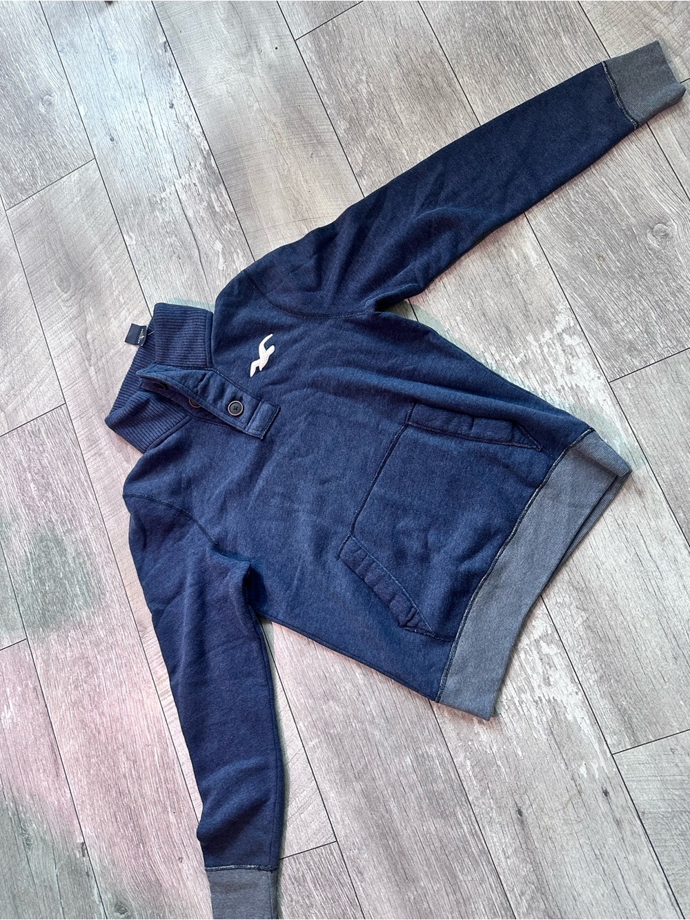Brand new Hollister Men's Navy Pullover Crewneck with TAGS